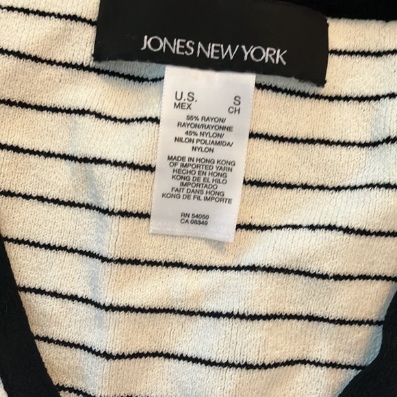 Sleeveless top - Picture 10 of 14